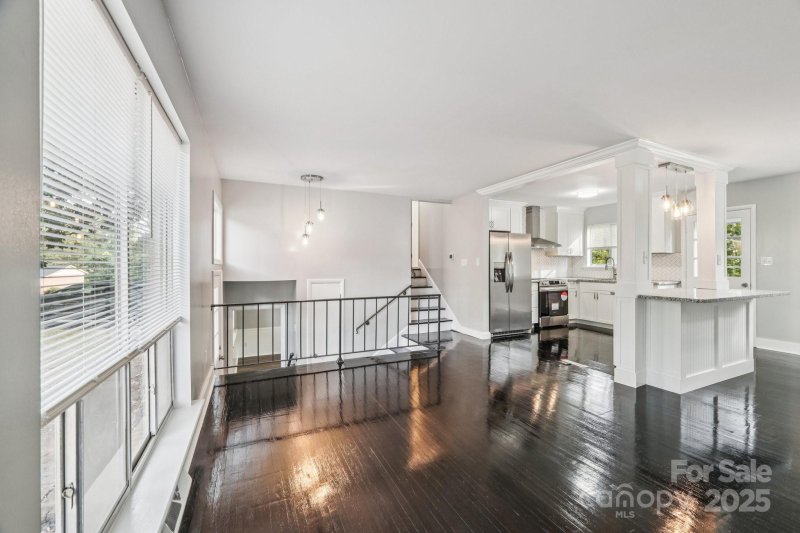 Property image 5 of 1608 Carfax Drive in University Park, Charlotte, NC 28216