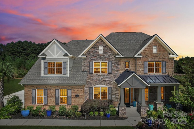 Harlow's Crossing, Matthews Community