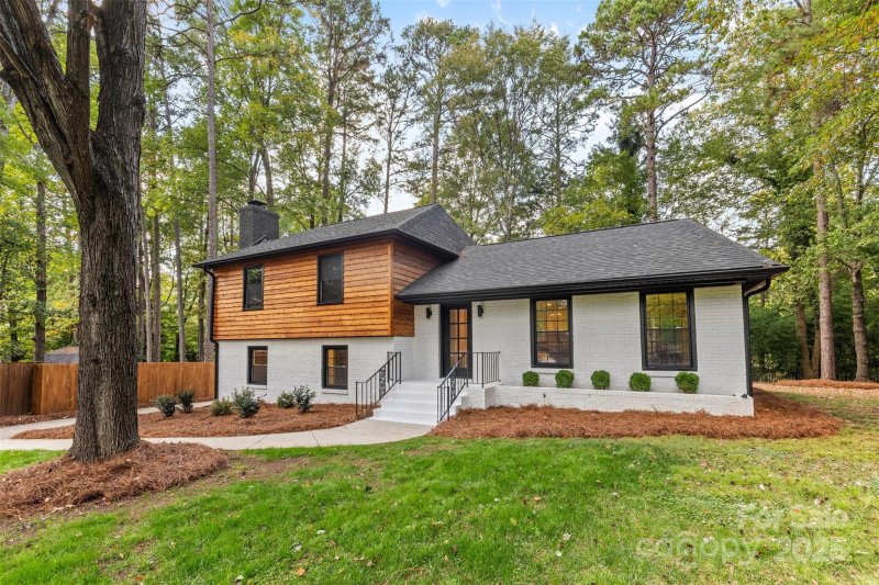 Property image 2 of 509 Selkirk Place in Heritage Woods East, Charlotte, NC 28270