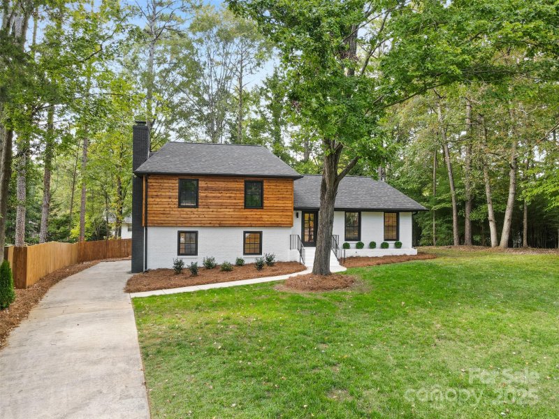 Property image 4 of 509 Selkirk Place in Heritage Woods East, Charlotte, NC 28270