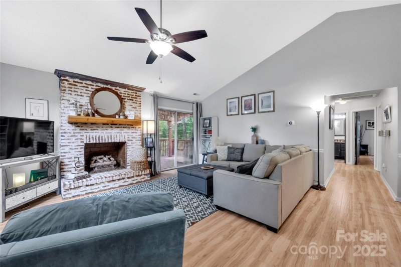 Property image 2 of 1306 Sugar Hollow Drive in Northwoods, Charlotte, NC 28214