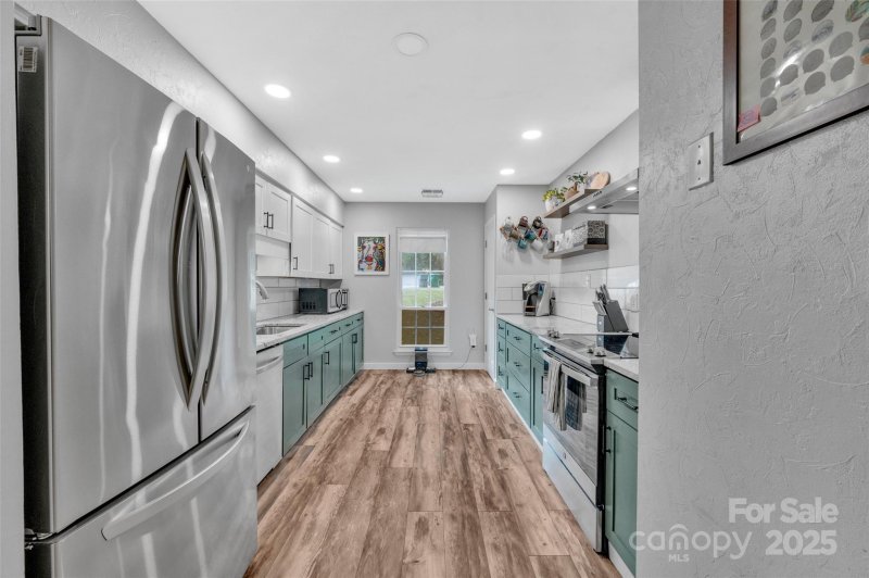 Property image 5 of 1306 Sugar Hollow Drive in Northwoods, Charlotte, NC 28214