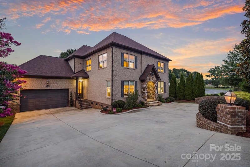 Churchfield, Charlotte Community