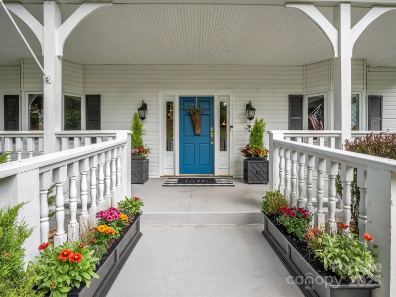 Property image 2 of 100 Perry Place in Ashley Place, Hendersonville, NC 28739