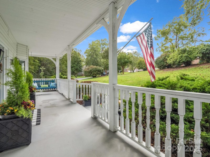 Property image 3 of 100 Perry Place in Ashley Place, Hendersonville, NC 28739