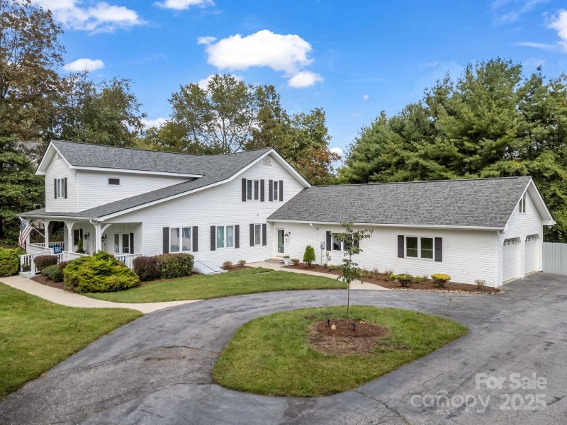 Property image 4 of 100 Perry Place in Ashley Place, Hendersonville, NC 28739