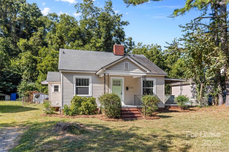 Property image 4 of 1936 Garibaldi Avenue in Marsh Estates, Charlotte, NC 28208