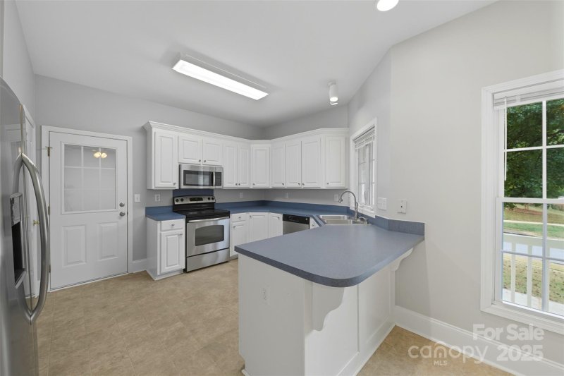 Property image 4 of 332 Chelveston Drive in Stafford Park, Rock Hill, SC 29732