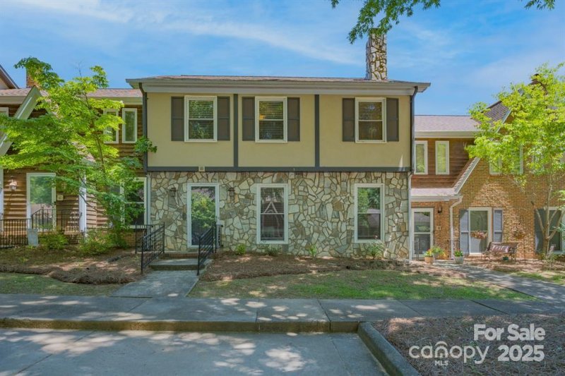 2502 Round Table Road