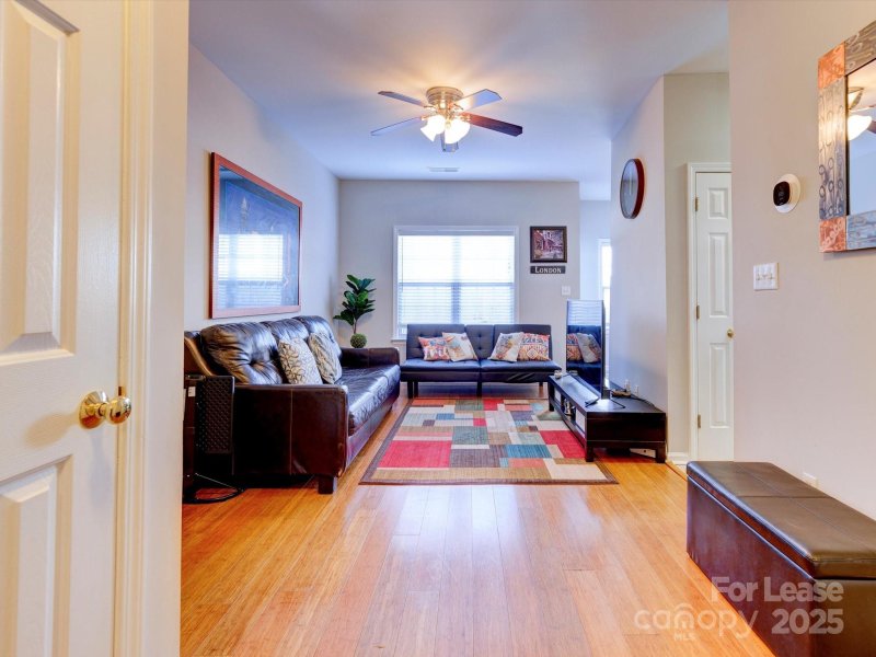 Property image 5 of 2107 Lennoxshire Square Court in Lennox Square, Charlotte, NC 28210