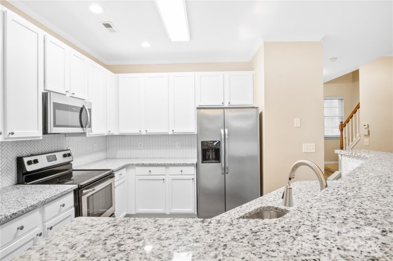 Property image 2 of 8360 Chaceview Court in Villages of Avonlea, Charlotte, NC 28269