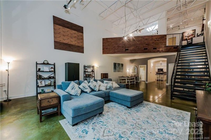 Property image 2 of 913 Westmere Avenue in Skybox, Charlotte, NC 28208