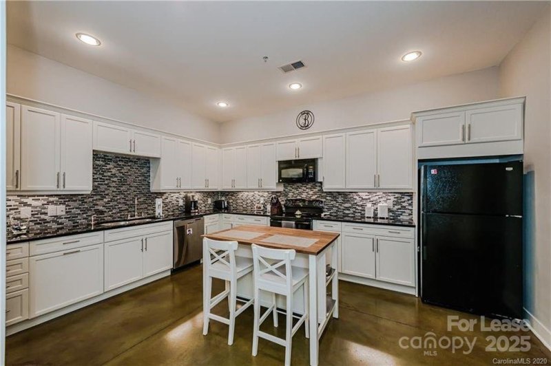 Property image 4 of 913 Westmere Avenue in Skybox, Charlotte, NC 28208