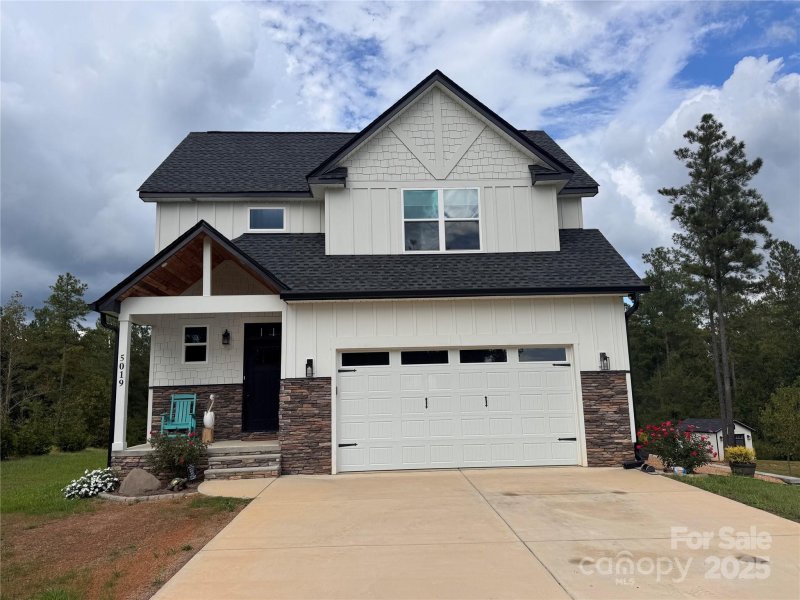 Magnolia, Clover Community