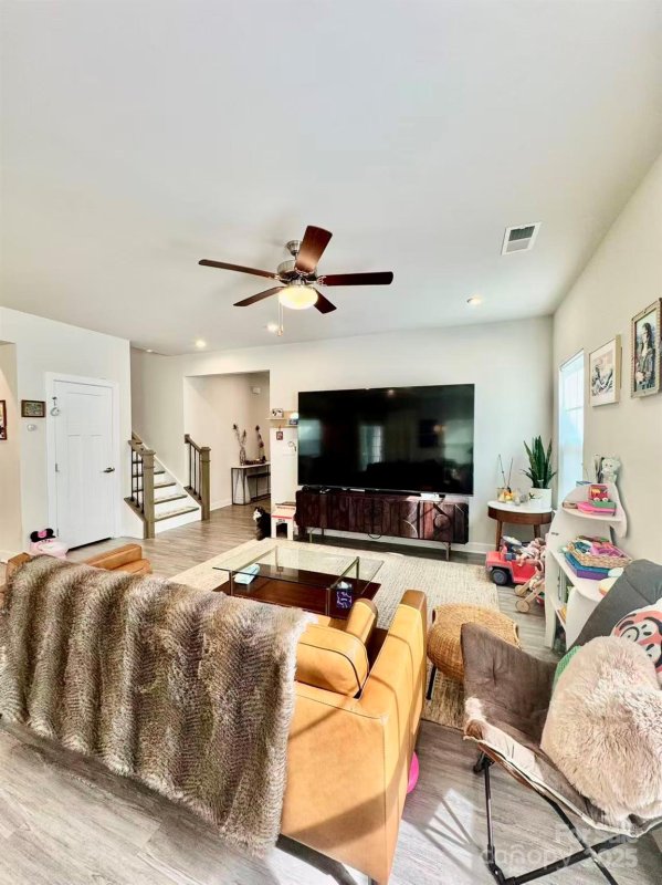 Property image 4 of 4735 Green Mountain Drive in Holcomb Woods, Charlotte, NC 28215