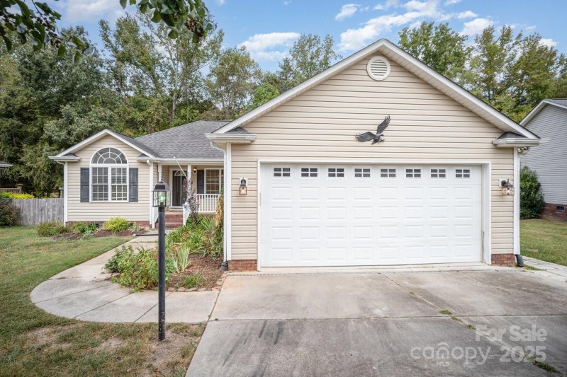 Property image 2 of 1665 Red Bird Circle in Hummingbird Ridge, Concord, NC 28025