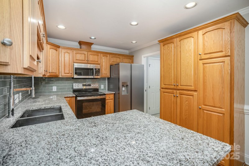 Property image 5 of 1665 Red Bird Circle in Hummingbird Ridge, Concord, NC 28025