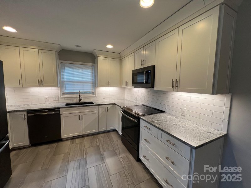 Property image 4 of 5908 Amity Place in Cedars East, Charlotte, NC 28212