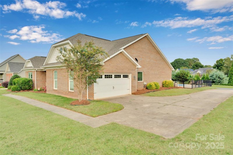 Property image 3 of 1217 Maddy Lane in Stoneridge Lakes, Rock Hill, SC 29732