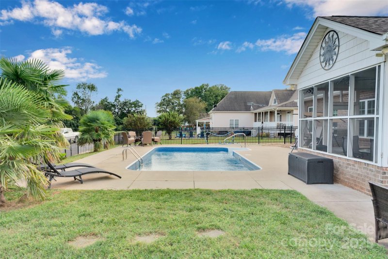 Property image 4 of 1217 Maddy Lane in Stoneridge Lakes, Rock Hill, SC 29732