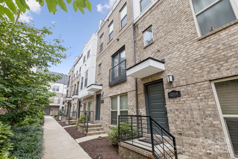 12106 Brooklyn Avenue