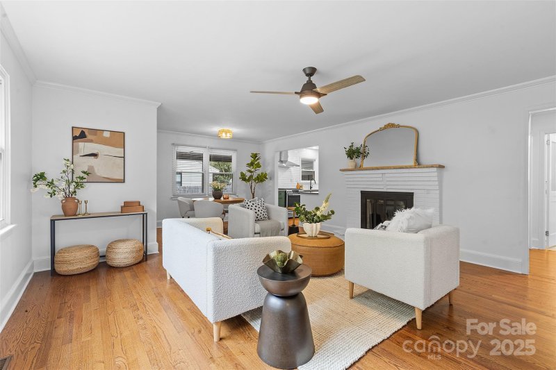 Property image 3 of 917 Scaleybark Road in Broadmoor, Charlotte, NC 28209