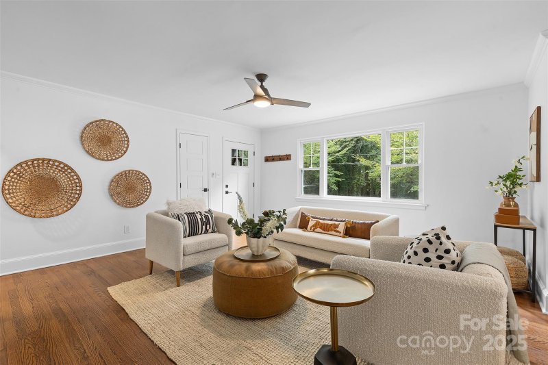 Property image 5 of 917 Scaleybark Road in Broadmoor, Charlotte, NC 28209