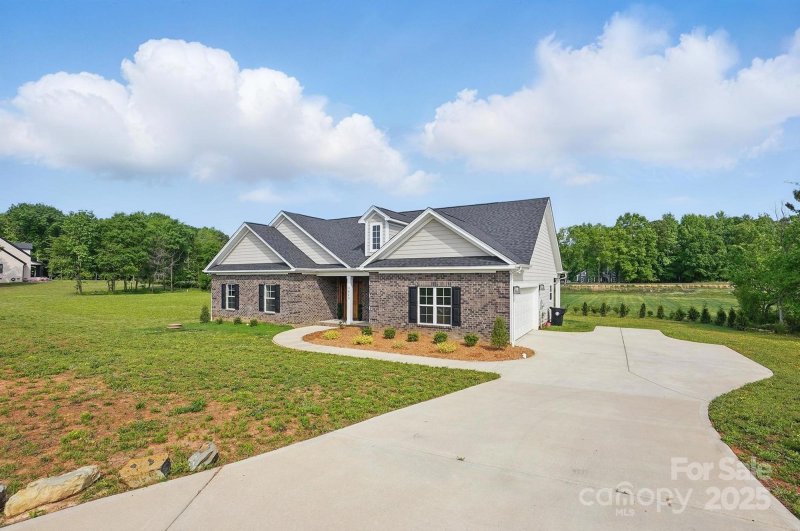 Property image 4 of 3013 Isle Lane in Sabella Estates, Monroe, NC 28110