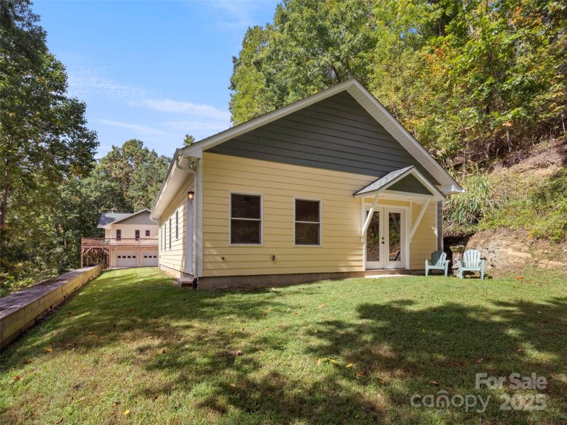 Property image 2 of 88 Brown Bear Way in Spring Valley, Waynesville, NC 28786