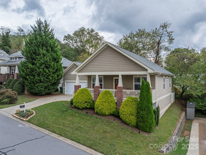 Property image 2 of 21 Byrdcliffe Lane in Byrdcliffe, Asheville, NC 28805