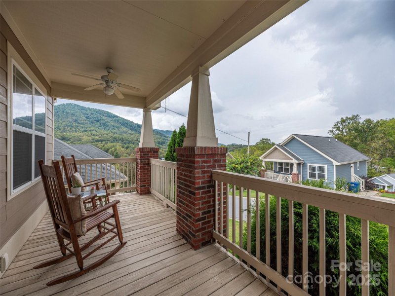 Property image 4 of 21 Byrdcliffe Lane in Byrdcliffe, Asheville, NC 28805