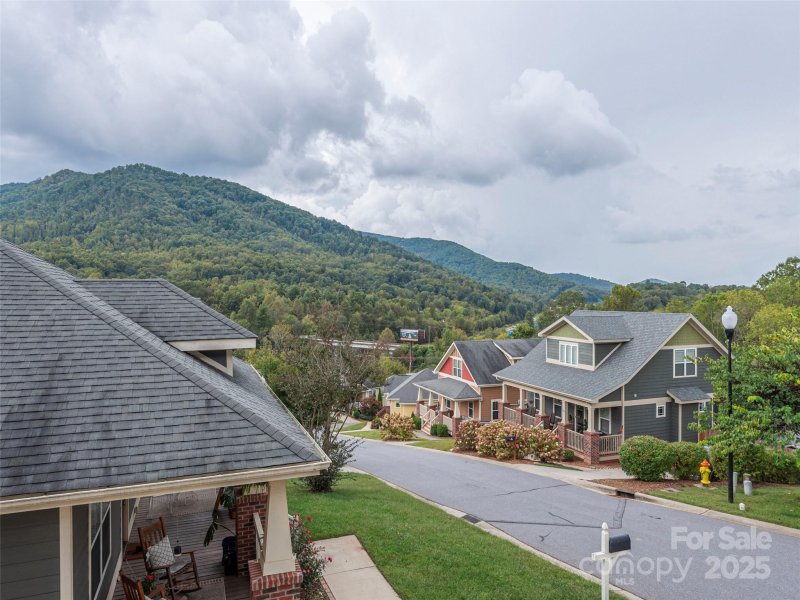 Property image 5 of 21 Byrdcliffe Lane in Byrdcliffe, Asheville, NC 28805