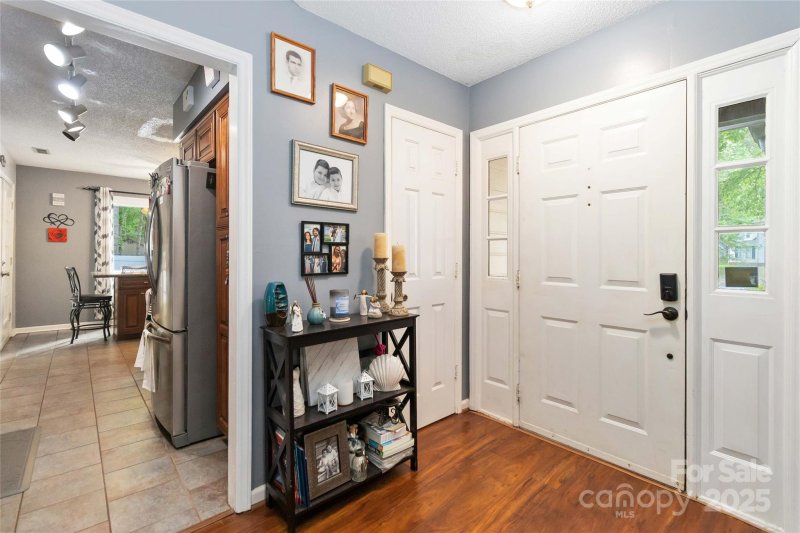 Property image 4 of 6736 Raeburn Lane in Hickory Ridge, Charlotte, NC 28227