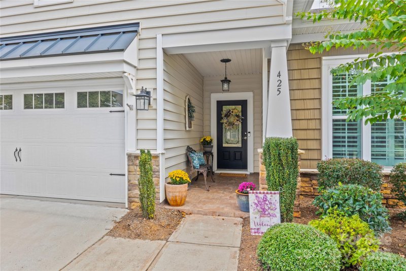 Property image 2 of 425 Brier Knob Drive in Waterside at the Catawba, Fort Mill, SC 29715