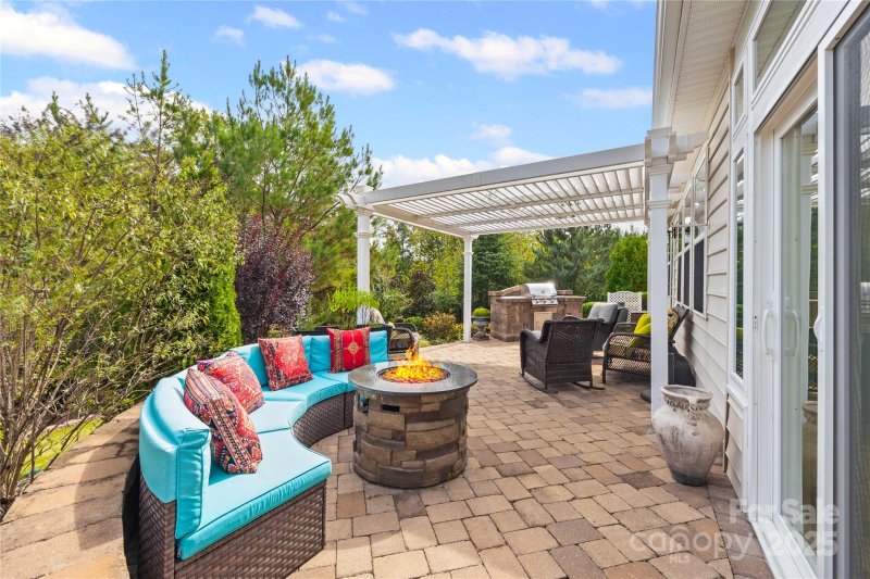 Property image 5 of 425 Brier Knob Drive in Waterside at the Catawba, Fort Mill, SC 29715