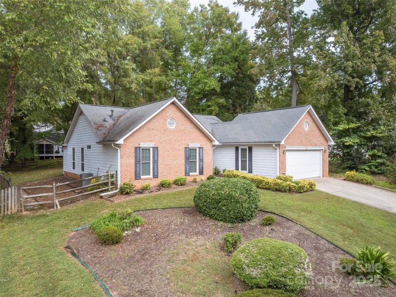 Property image 2 of 1545 Bear Mountain Road in Northwoods, Charlotte, NC 28214