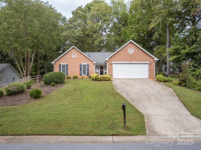 Property image 3 of 1545 Bear Mountain Road in Northwoods, Charlotte, NC 28214