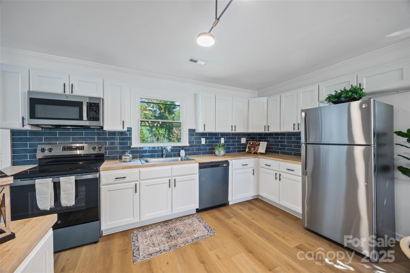 Property image 4 of 1630 Memorial Drive in College Downs, Rock Hill, SC 29730
