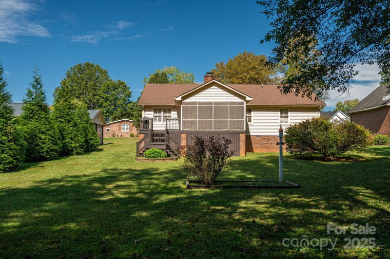 Property image 4 of 217 Rock Creek Drive in Crestview, Lincolnton, NC 28092