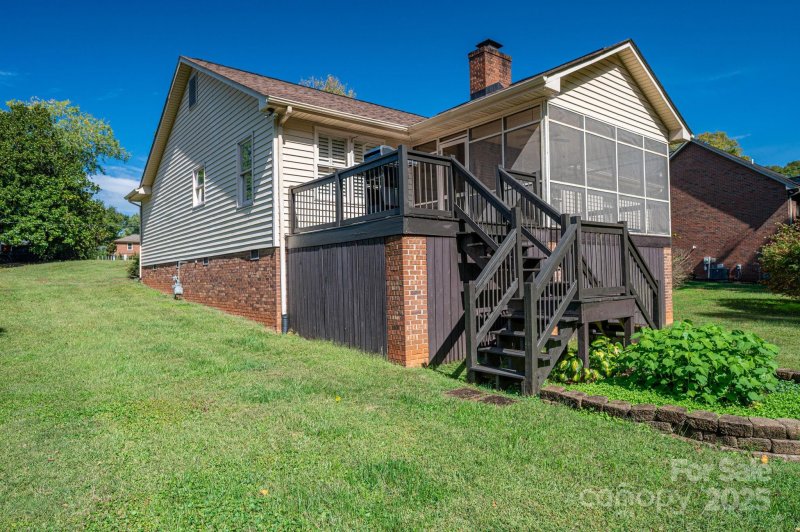 Property image 5 of 217 Rock Creek Drive in Crestview, Lincolnton, NC 28092