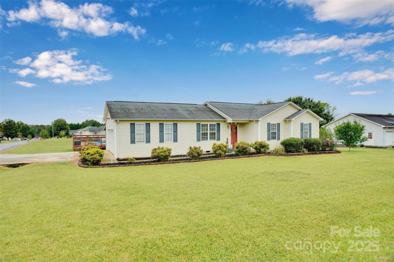 Property image 2 at 2063 Rocketts Way, Newton, NC 28658