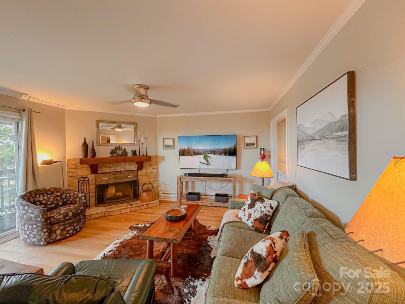 Property image 2 of 301 Pinnacle Inn Road in Pinnacle Inn, Beech Mountain, NC 28604