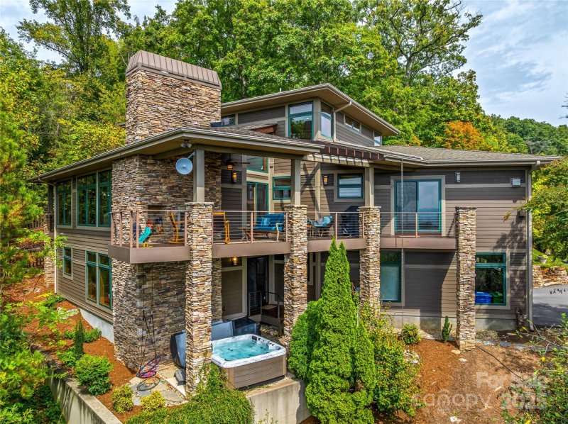 Property image 2 of 136 Senator Reynolds Road in Reynolds Mountain, Asheville, NC 28804