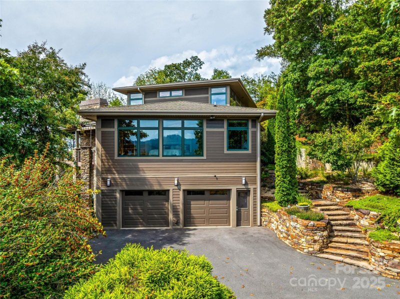 Property image 4 of 136 Senator Reynolds Road in Reynolds Mountain, Asheville, NC 28804