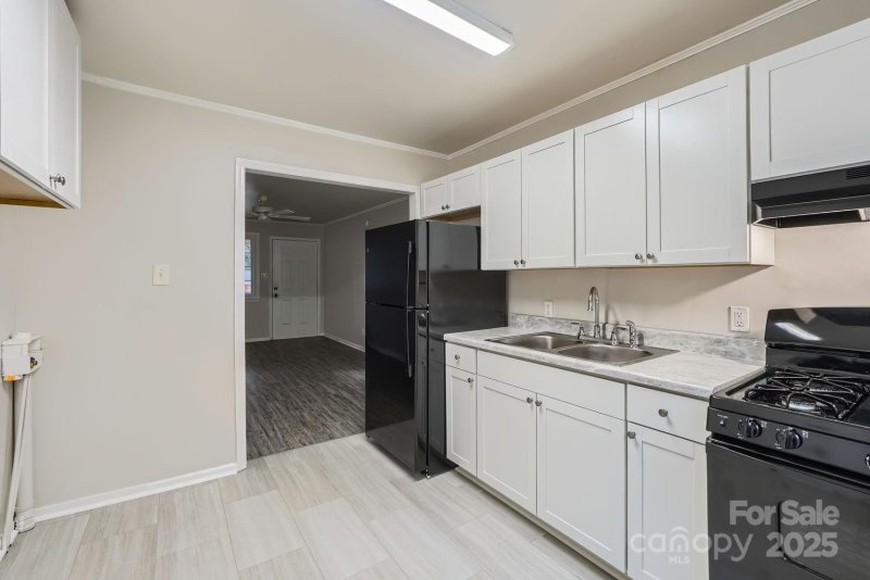 Property image 4 at 3233 Marlborough Road, Charlotte, NC 28208