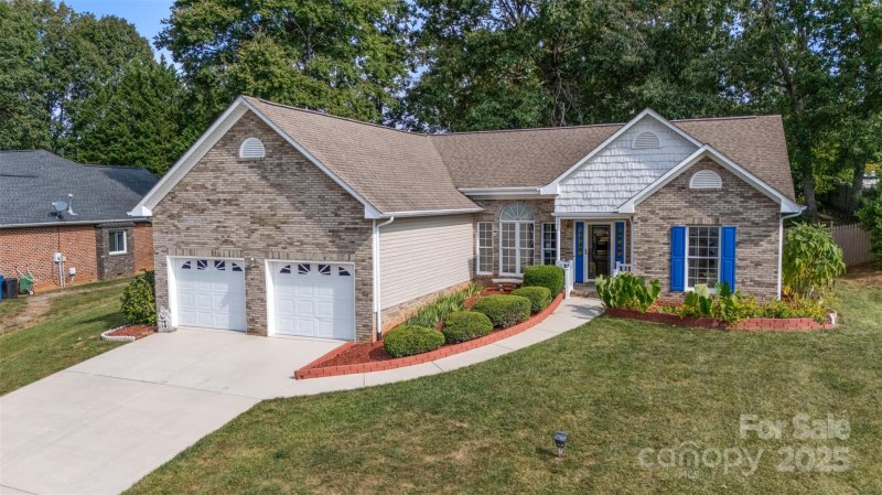 1447 34th Avenue Lane