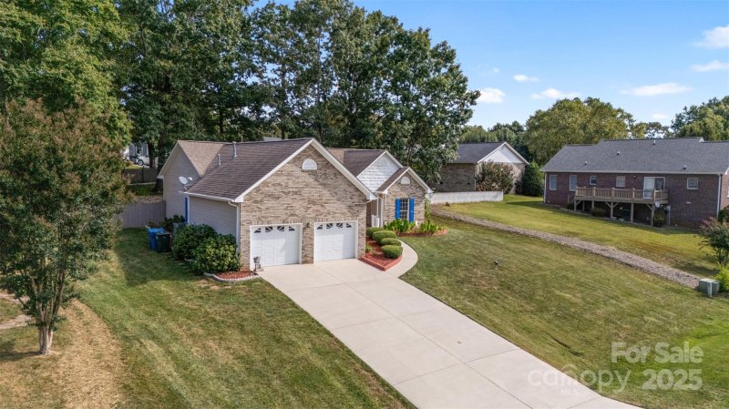 Property image 4 of 1447 34th Avenue Lane in Colony Woods, Hickory, NC 28601