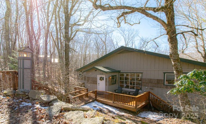 Property image 2 of 169 Hornbeam Road in Charter Hills, Beech Mountain, NC 28604