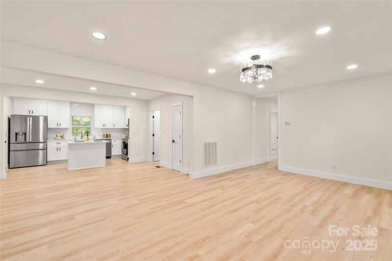 Property image 5 of 3208 June Drive in Echo Hills, Charlotte, NC 28205