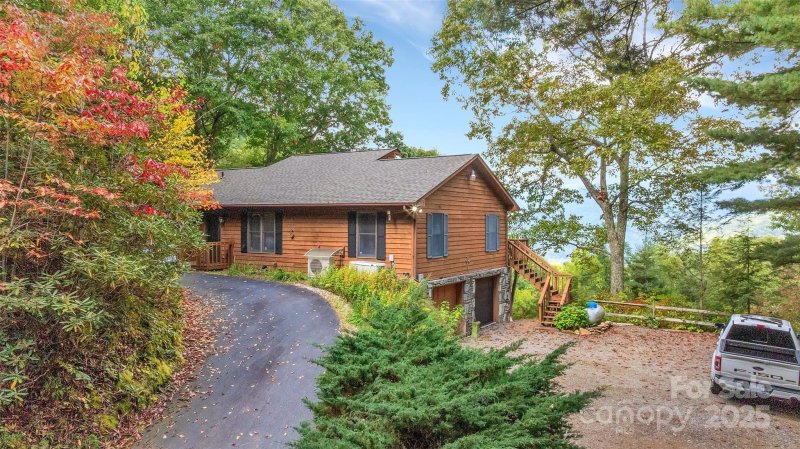Property image 4 of 1107 Summit Drive in Mountain Top Development Inc, Maggie Valley, NC 28751